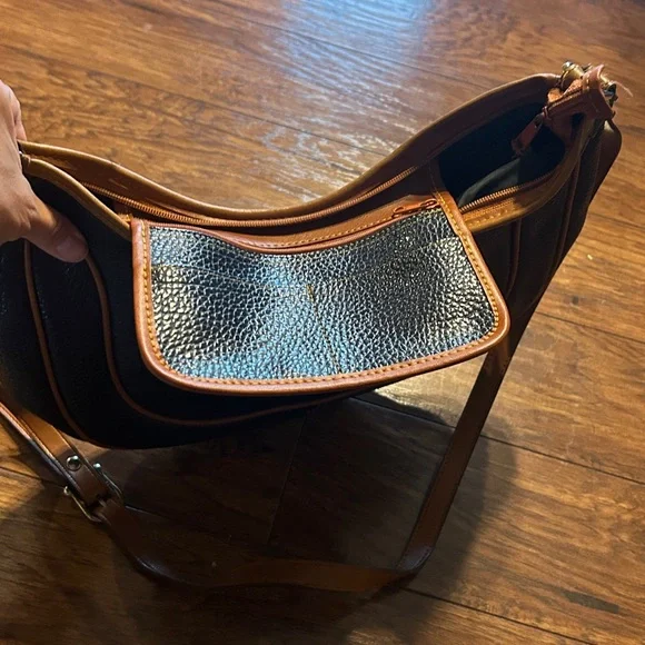 Vintage Dooney & Bourke Black Pebbled Leather Shoulder Bag with Tan Trim - Picture 8 of 14